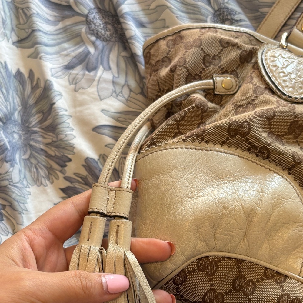 Gucci Brown and Cream Heart Accent Tote - Picture 9 of 11